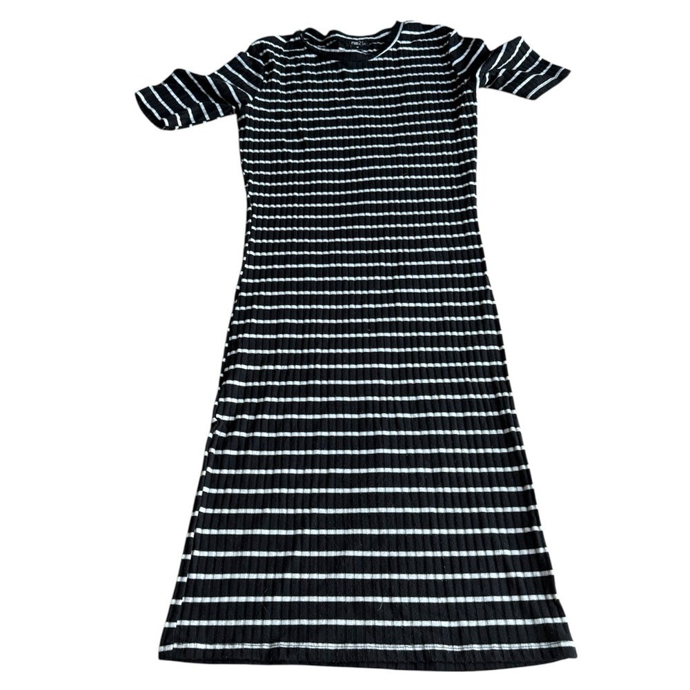 Rue21 Women's Black and White Striped Short Sleeve Size M Midi Dress‎ Casual